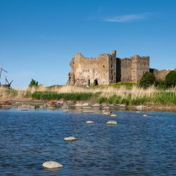 Vaade_Toolse_linnuse_varemetele_merelt_2